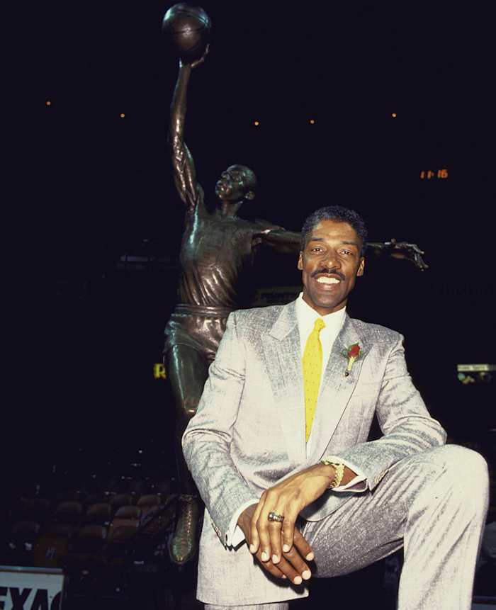 1988-Julius-Erving-statue-01338256.jpg